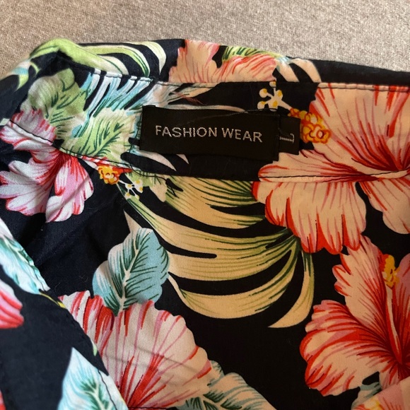 Fashion Wear button down - Picture 6 of 6